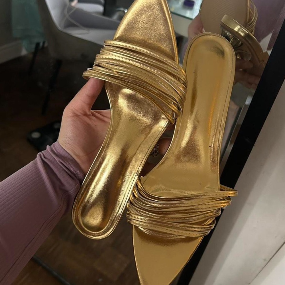 Pointed toe Gold Women's heels